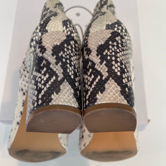 Steve Madden Snakeskin booties - Picture 7 of 15